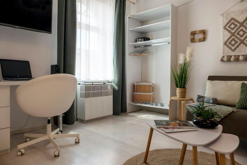 Edna Studio With Balcony Budapest Exterior photo