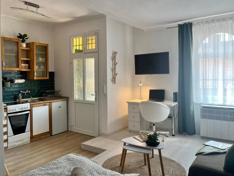Edna Studio With Balcony Budapest Exterior photo