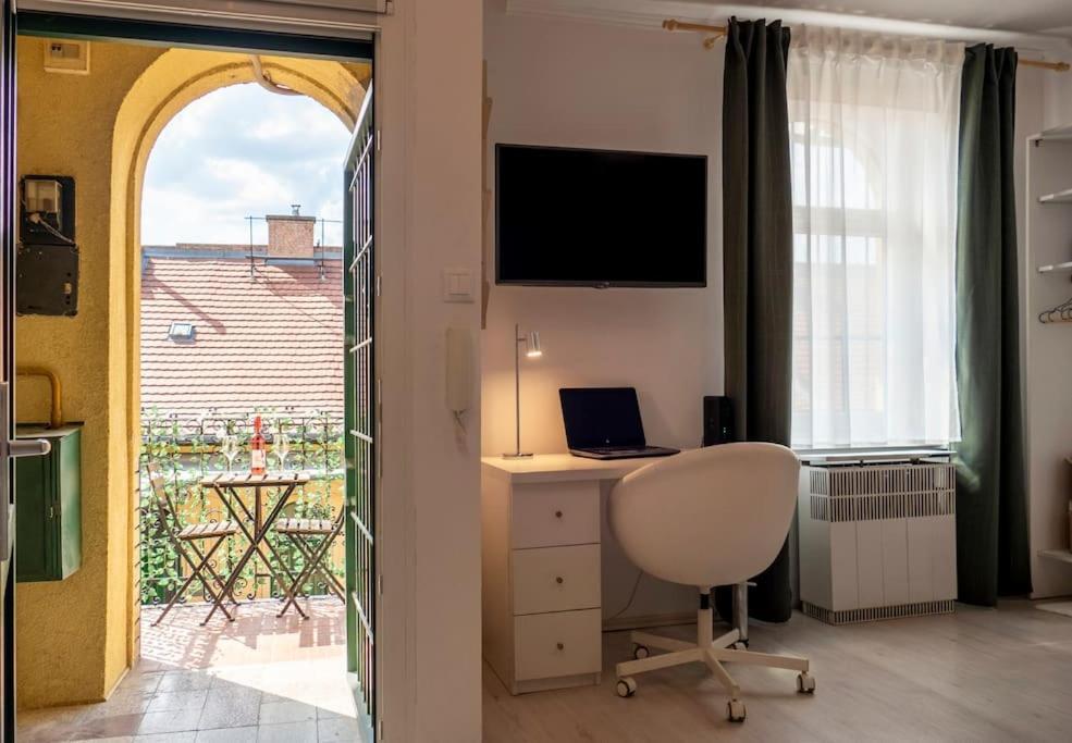 Edna Studio With Balcony Budapest Exterior photo